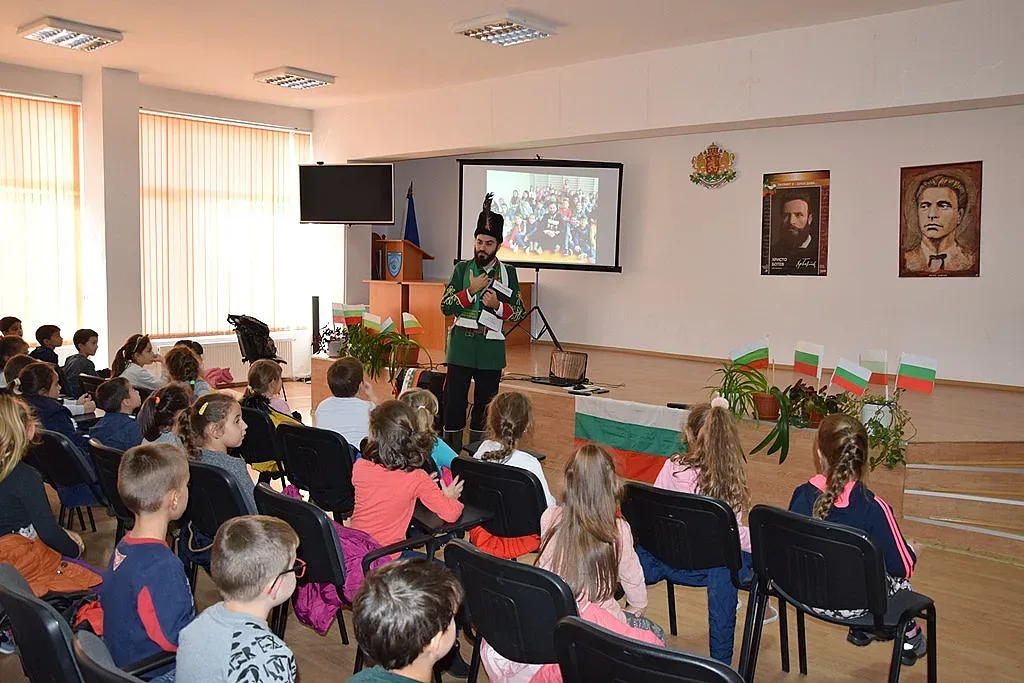 „Урок по родолюбие“ с Левски и Ботев се проведе пред учениците в Ар