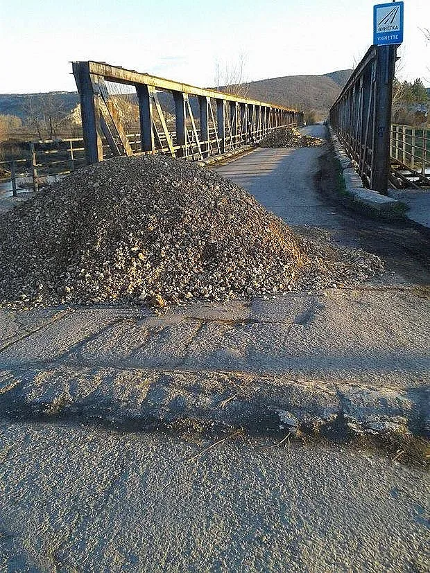 Авариралият мост в Червен бряг не може да се ползва от автомобили