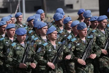 Плащат на военните и за длъжност, и за звание