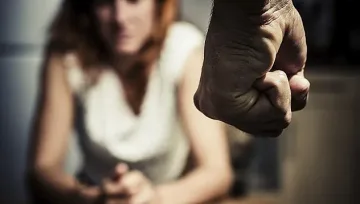 Депутатите гласуват закона за домашното насилие