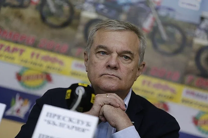 Само в „Стандарт”: Петков спаси пенсиите на 120 000