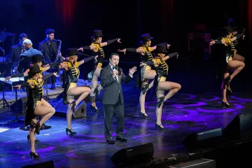 Плевнелиев и Деси Банова аплодираха Васко Петров