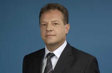 Кметовете контра на Радев
