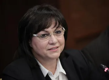 Нинова: Искаме отпадане данъка на старите коли