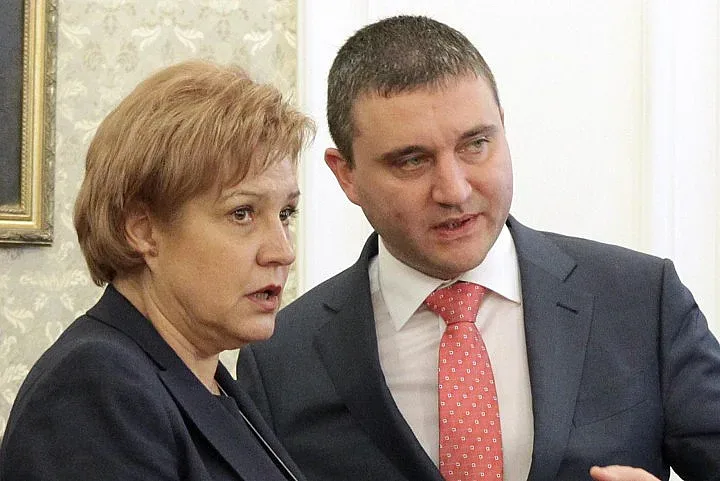 Горанов и Стоянова при президента за цените на горивата