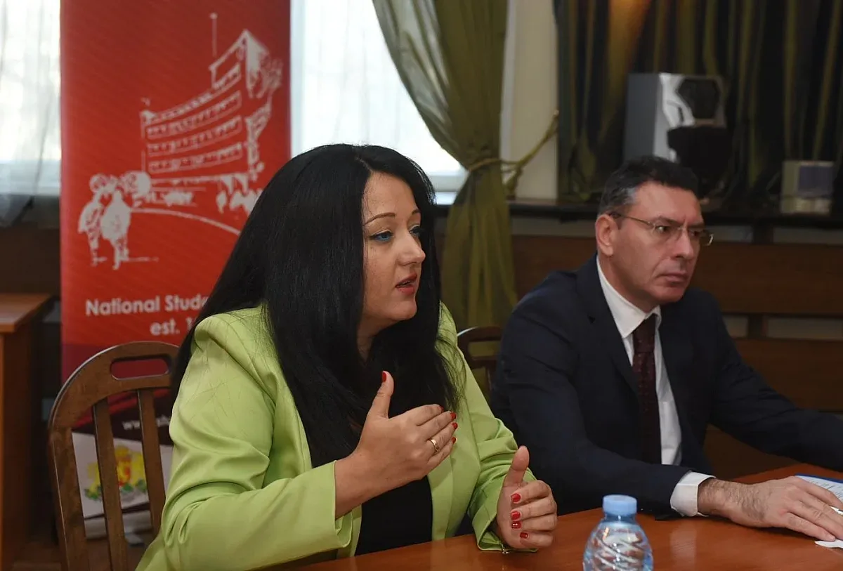 На младите хора да бъде дадена възможност да изразяват мнение