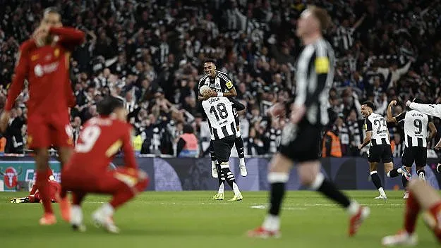 Нюкасъл удари Ливърпул. Триумфира в Карабао Къп