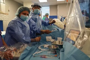 За първи път в България екипът на проф. Иво Петров коригира безкръвно силно увредена митрална клапа на пациент със сърдечна недостатъчност