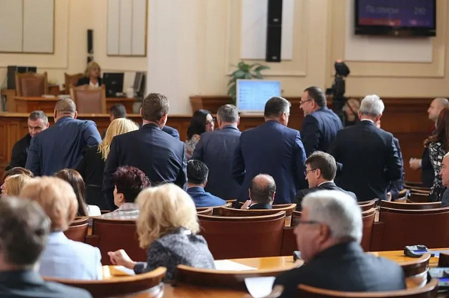 В пленарната зала има кворум! Парламентът започна работа