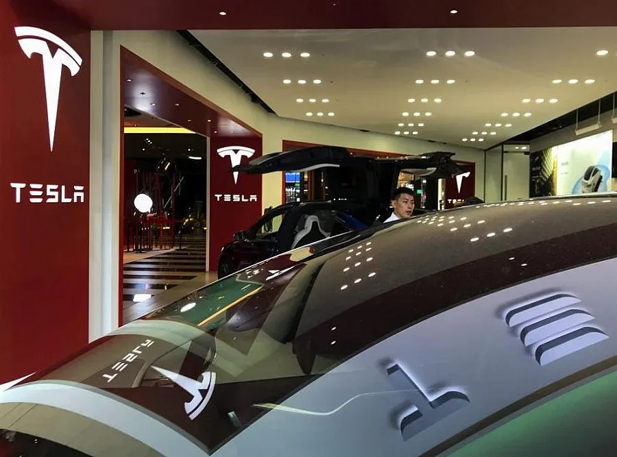 „Уолстрийт джърнъл“: ФБР разследва Tesla за измами