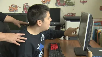 Майка на момче с увреждания се опитва да направи дневен център за болни деца