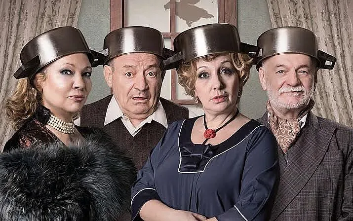 Антон Радичев празнува 2 х 50 с тенджера на главата