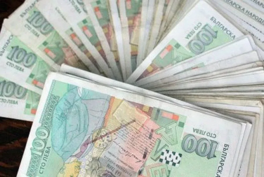 Заемите бият по ръст депозитите