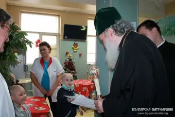 Църквата се моли за децата с увреждания, майките им продължават протеста