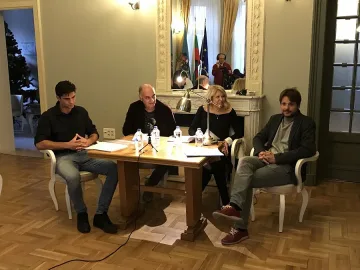 Звезди от Народния четат в къщата на Буров 