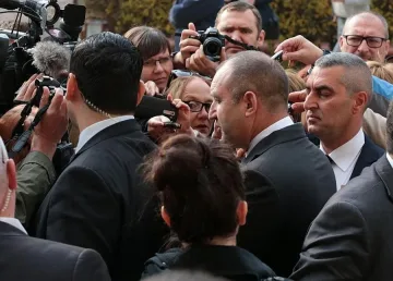 Президентът се ангажира с подкрепа към неназовани политически движения 