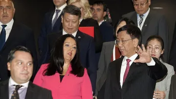 Павлова: Ще доразвием потенциала в отношенията с Китай