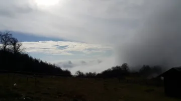 Времето се разваля - облаци и дъжд днес