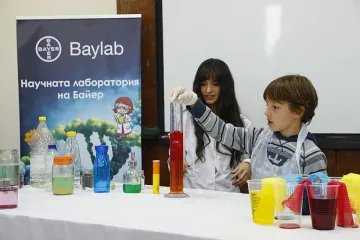 Байер България стартира отново детска лаборатория за забавна химия и биология