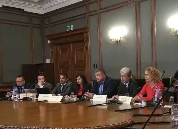 Без твърди горива, които не отговарят на нормите за съдържание на сяра, пепел и влага