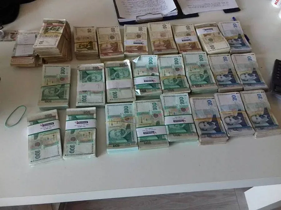 Петима са обвинени в участие в престъпна група за данъчни престъпления