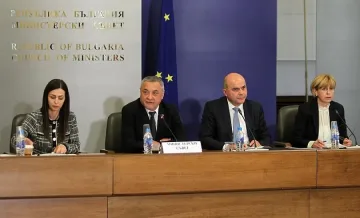 Работодателите искат майчинството да отпадне като платен годишен отпуск