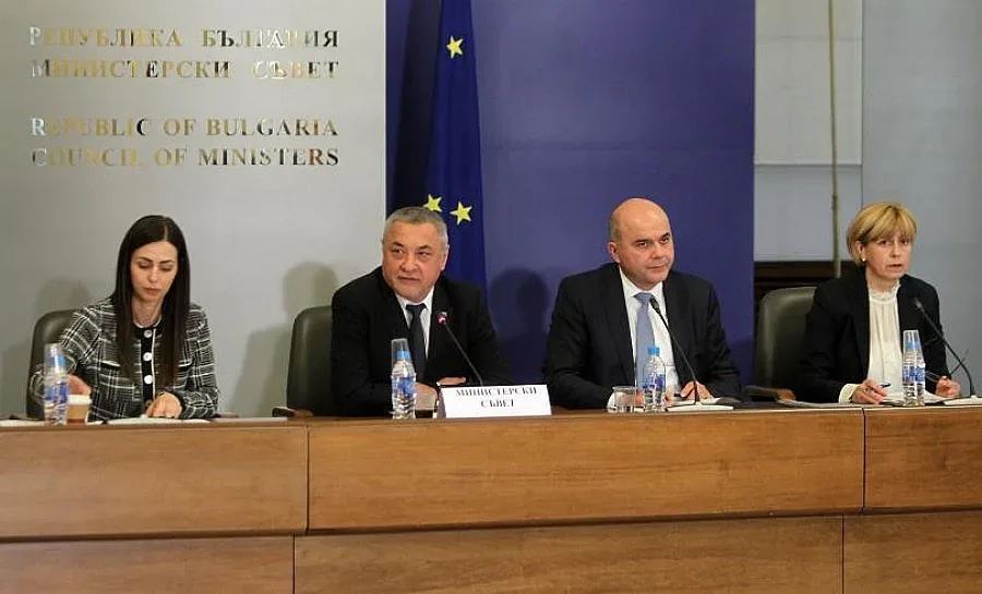 Работодателите искат майчинството да отпадне като платен годишен отпуск