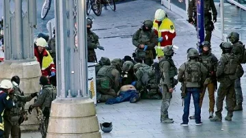 Спецчастите в Кьолн смазаха похитител точно преди да подпали заложничка