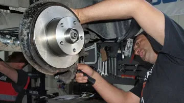 Редица нарушения са открити при проверка на столичен пункт за технически прегледи