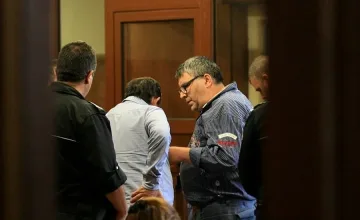 Четирима от обвинените за търговия с онколекарства остават в ареста