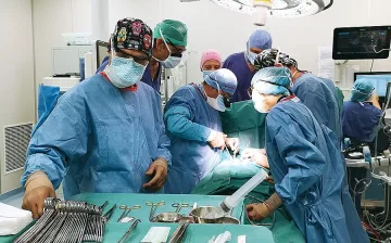 Водещ европейски кардиохирург демонстрира сложна оперативна техника пред българските си колеги в Аджибадем Сити Клиник Сърдечно-съдов център