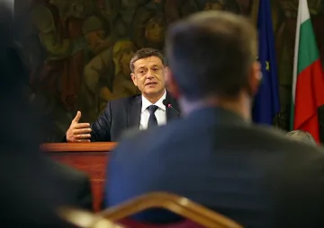 Представиха книгата „Високо небе“ за бившия топлетец ген. Константин Попов