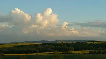 Слънчев и топъл вторник