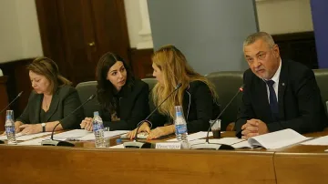 Тристранният съвет единодушно одобри пакет от промени на данъчни закони