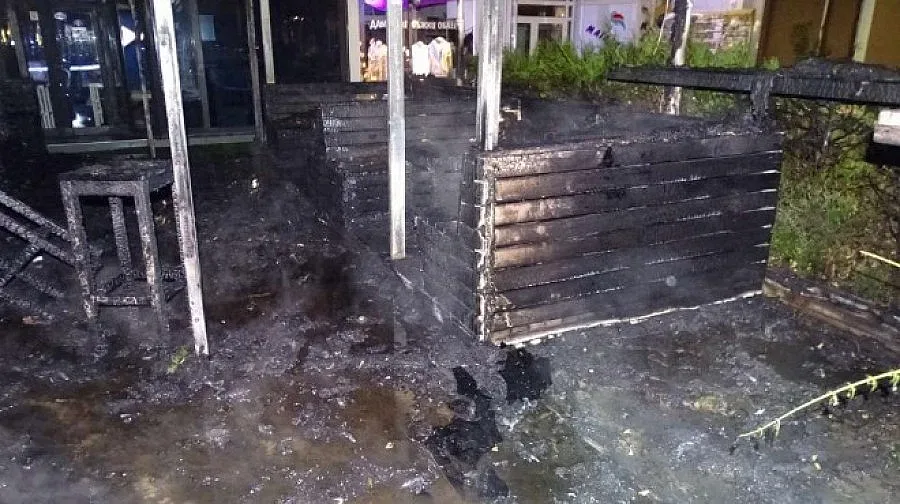 В нощен пожар в Благоевград изгоря бар "Вог"