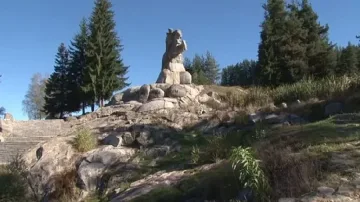 Паметникът на Георги Бенковски в Копривщица се руши