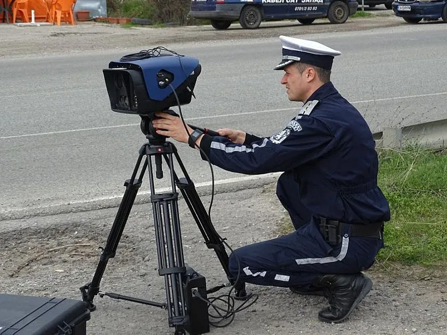 Полицаи засякоха „състезател“, карал с почти 150 км/ч на междуселска отсечка