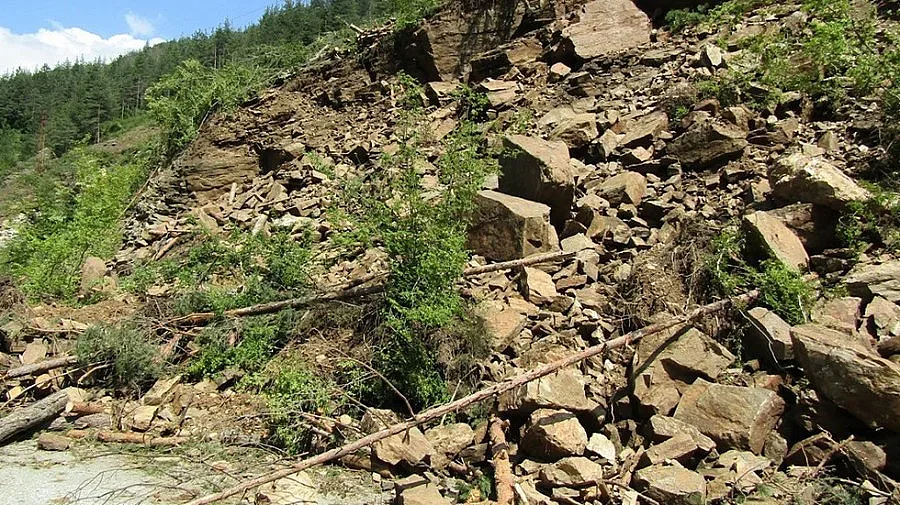 Отварят за движение едното платно на пътя Смолян - Мадан