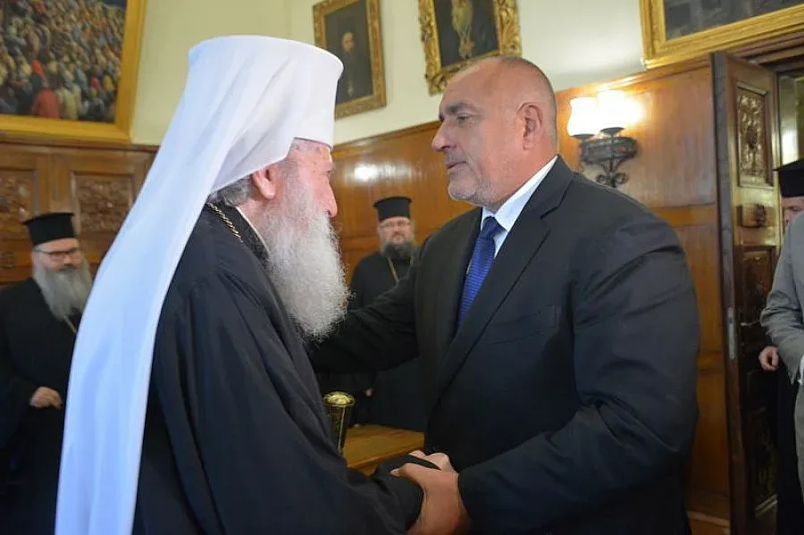 Премиерът се срещна спешно с патриарха и владици заради законови промени