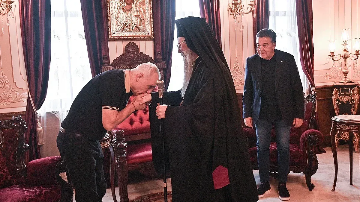 Митрополит Николай благослови Стоичков и му поднесе най-ценния дар /СНИМКИ/