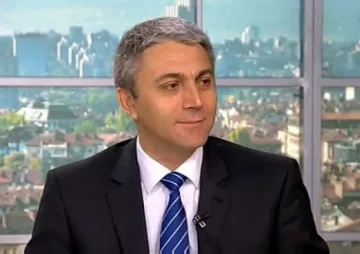 Мустафа Карадайъ: Живеем в безвремие! Не споделяме политиката "Стани да седна!"