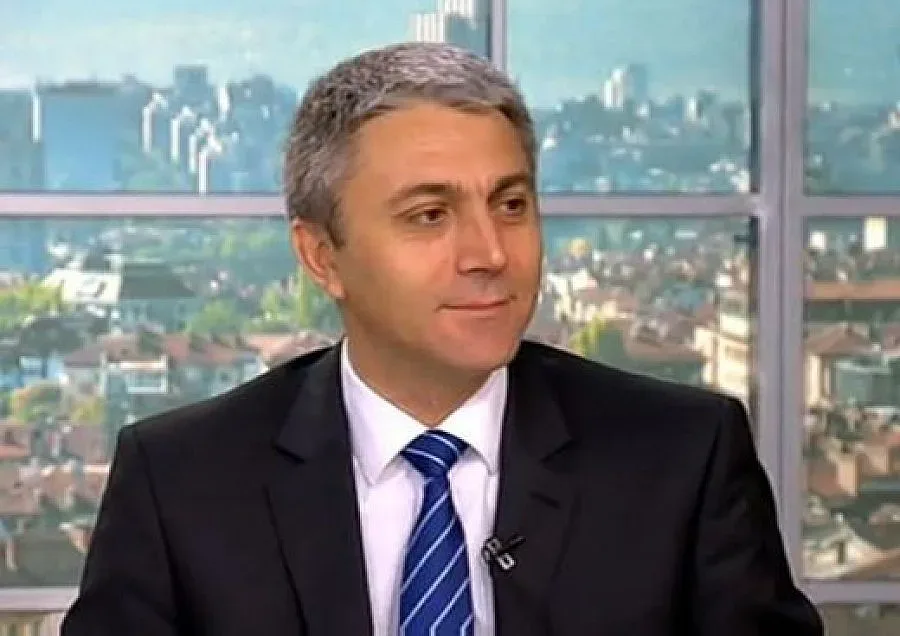 Мустафа Карадайъ: Живеем в безвремие! Не споделяме политиката "Стани да седна!"