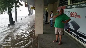 Десетки къщи застрашени от пропадане в бургаския квартал "Сарафово"