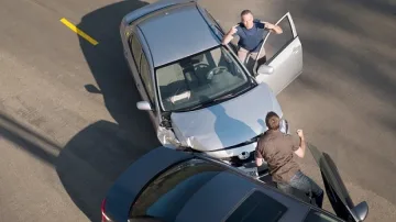 Мъж е в болница с тежка травма след агресия на пътя