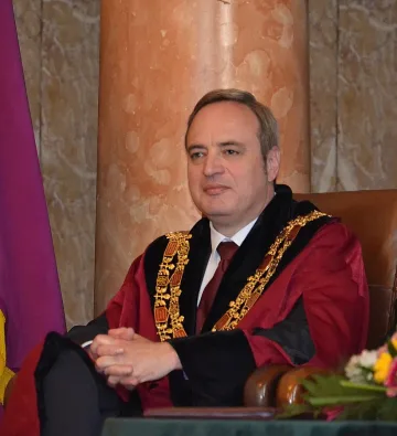 Ще вдигнем нивото на университетите, когато намалим приема