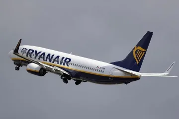 СТОТИЦИ ОТМЕНЕНИ ПОЛЕТИ: Служителите на "Райънеър" протестират