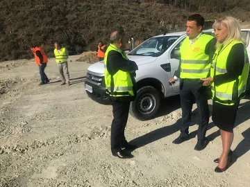 Регионалният министър инспектира строителството на участък от магистрала Струма