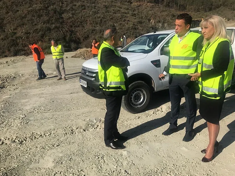 Регионалният министър инспектира строителството на участък от магистрала Струма