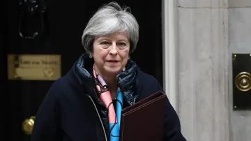 Тереза Мей губи подкрепа в кабинета си за „твърдо излизане” от брекзит