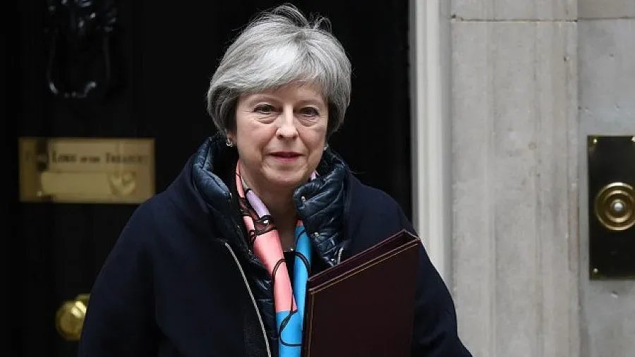 Тереза Мей губи подкрепа в кабинета си за „твърдо излизане” от брекзит